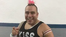 Máximo posa previo a una función de Triple A