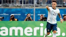 Lautaro Martínez durante un partido con Argentina