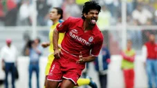 Cardozo festeja un gol con Toluca