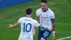 Lautaro y Messi celebran una anotación con Argentina