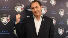 Horacio De La Vega posa para las cámaras