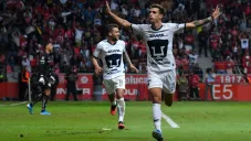 Juan Dinenno celebrando un gol con Pumas