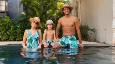 Carlos Vela, de vacaciones junto a su familia