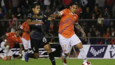 Gullit Peña conduce la redonda en su debut con Correcaminos