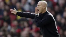 Bob Bradley dando indicaciones en un partido de futbol