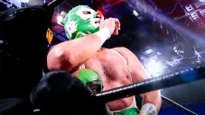 Dr. Wagner Jr al inicio de la lucha contra Mr. Iguana