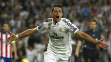 Chicharito festeja su tanto ante el Atlético de Madrid