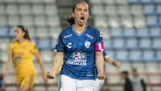 Mónica Ocampo celebrando una anotación con Pachuca