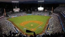 Fan de los Dodgers demandó al equipo por 18 millones de dólares