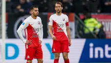 Jugadores de Utrecht se lamentan tras un partido