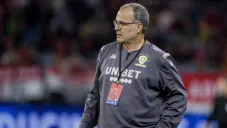 Aficionado del Leeds mandó hacer bizarra estatua de Bielsa