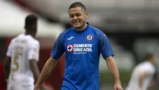 Pablo Aguilar en un partido del Cruz Azul