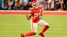 Breeland recibe el ovoide en un juego de Kansas City