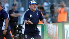 Diego Maradona en un partido con Gimnasia y Esgrima La Plata