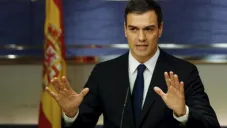 Presidente de España comentó que verán primero el futbol por televisión que en vivo