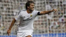 Raúl González durante un partido con el Real Madrid