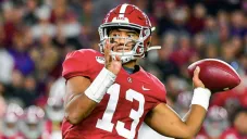 Tua Tagovailoa utilizará el número 1 en Miami