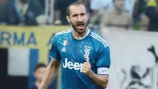 Giorgio Chiellini durante un duelo con la Juventus