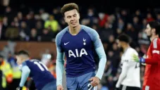 Dele Alli durante un duelo con el Tottenham