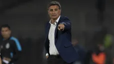 Míchel González durante un partido con Pumas