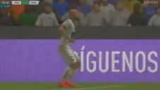 Carlos González en festejo de gol