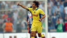 Claudio López celebrando una anotación con América