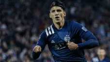 Alan Pulido celebra un gol con el Sporting Kansas City