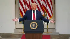 Donald Trump amenazó a Twitter tras aviso por contenido engañoso