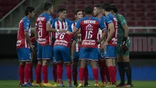 Jugadores de Chivas previo a un partido