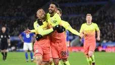 Riyad Mahrez y Gabriel Jesus celebran un gol en el Man City