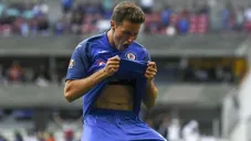 Santiago Giménez, delantero de Cruz Azul, celebrando un gol