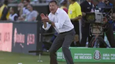 El estratega colombiano durante un juego del Tri