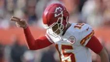 Patrick Mahomes celebra una anotación con loa Chiefs