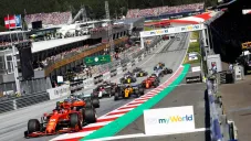 Monoplazas durante una carrera en la Fórmula 1