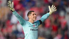 Hugo González durante un duelo con Necaxa