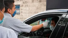 Toma de temperatura a Pablo Barrera