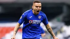 Jonathan Rodríguez festeja un gol con Cruz Azul