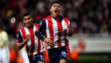 Ángel Zaldívar en celebración de gol con Chivas