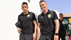 Ángel Mena y Cardona llegando al Estadio León