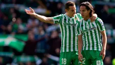 Guardado y Lainez durante un partido del Betis