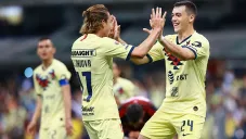 Viñas y Córdova festejan un gol del América