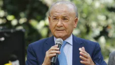 Billy Álvarez en presentación con Cruz Azul