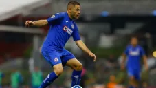 Pablo Aguilar durante un partido con Cruz Azul