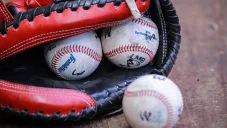 Manopla con pelotas de la LMB