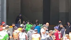 Repartidores de comida no tienen acceso a centro comercial