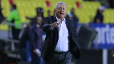 Vucetich dirigiendo un partido de la Liga MX