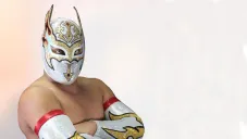 Myzteziz Jr posa durante una sesión de fotos