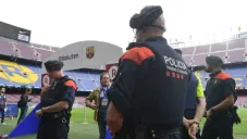 Mossos en el Camp Nou
