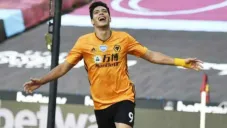 Raúl Jiménez celebrando su gol con Wolverhampton