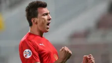 Mario Madzukic con los colores del Al-Duhail